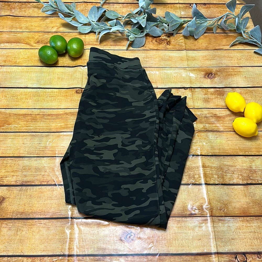 Alphalete green jogger large